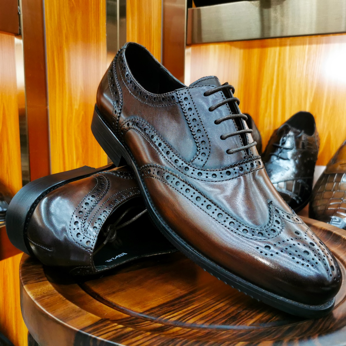 高級メンズドレスシューズ本革ブローグウィングチップトゥオック - Men Formal Wear Brown のレビューと価格